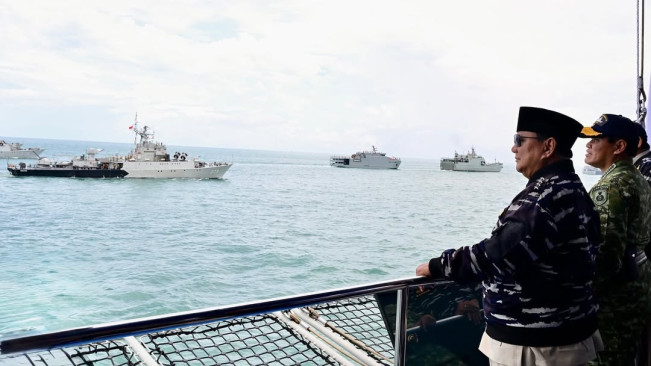 Presiden Prabowo Subianto hadiri acara Presidential Inspection di KRI dr. Radjiman Wedyodiningrat (RJW-992) pada, Kamis (2/10/2025). [Instagram]